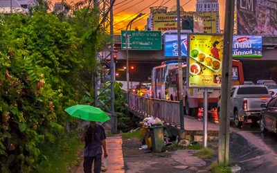 calle-bangkok-lluvia